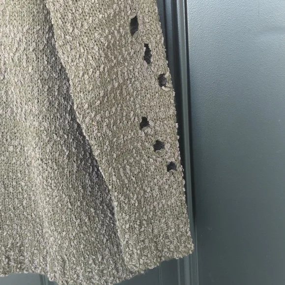 Umgee Amelia brown, distressed oversized sweater size medium - Picture 7 of 8